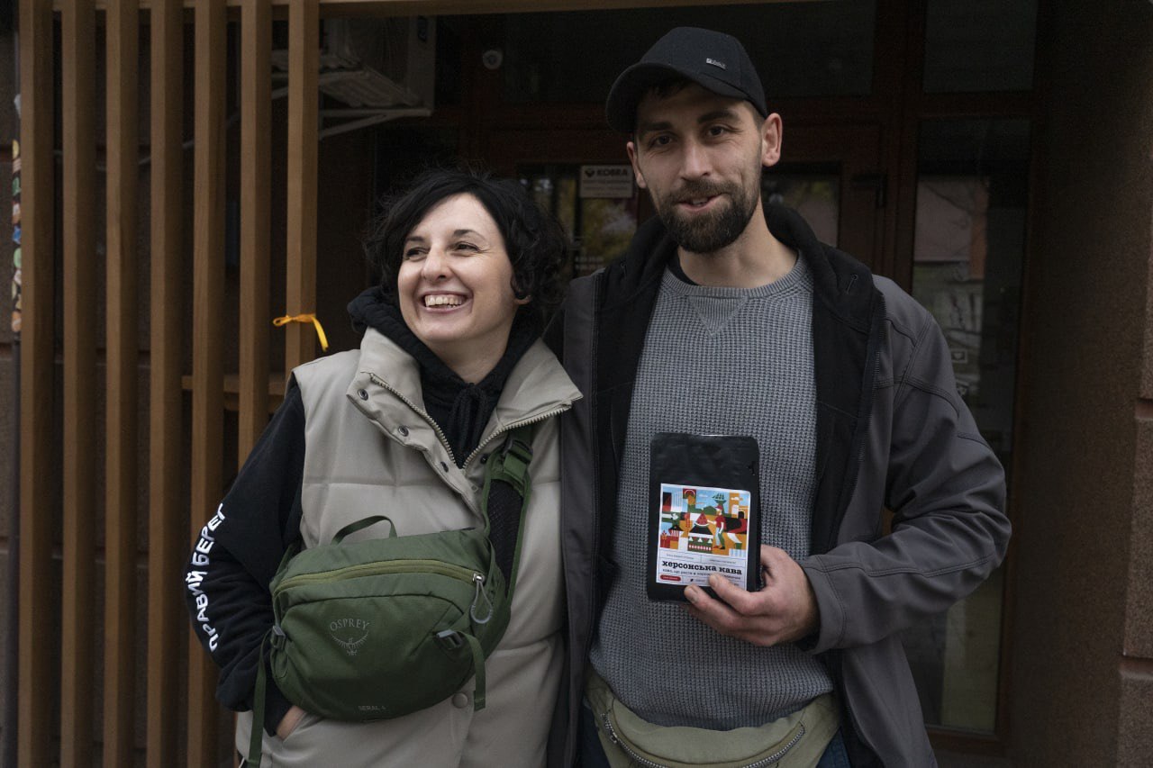 Анастасія разом із баристою Владом